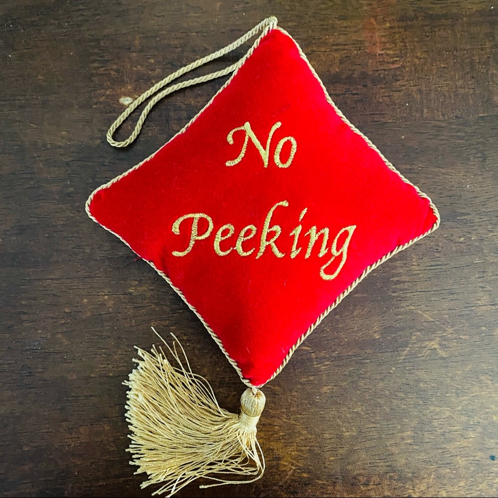 No Peeking hanging pillow Christmas decor